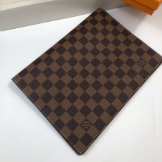 Louis Vuitton Clutch Bags